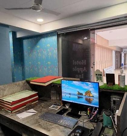 Oyo Hotel Apple Inn Surat Eksteriør bilde