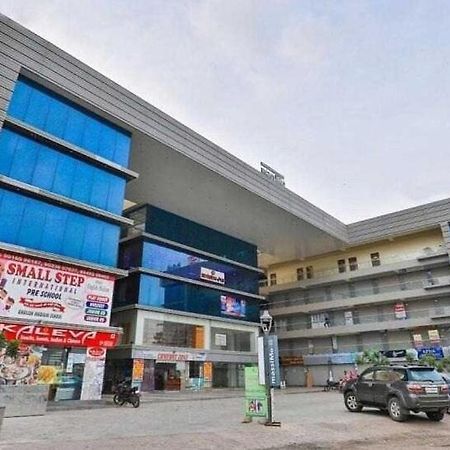 Oyo Hotel Apple Inn Surat Eksteriør bilde