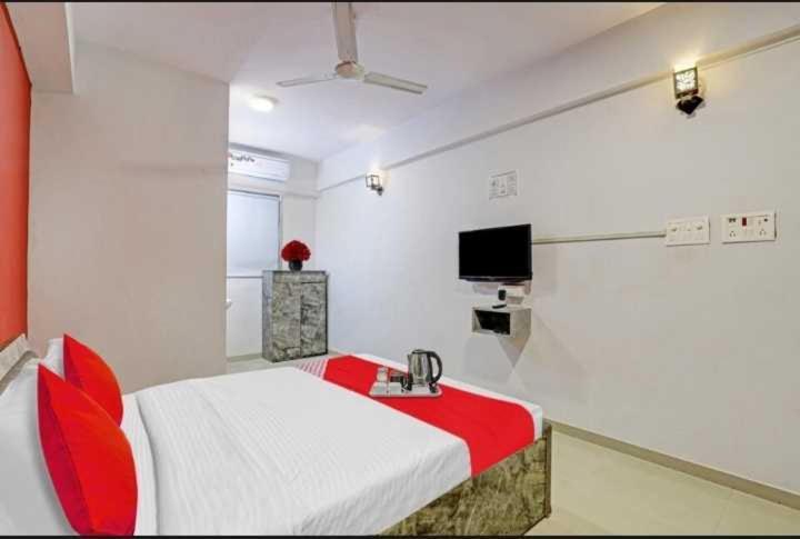 Oyo Hotel Apple Inn Surat Eksteriør bilde
