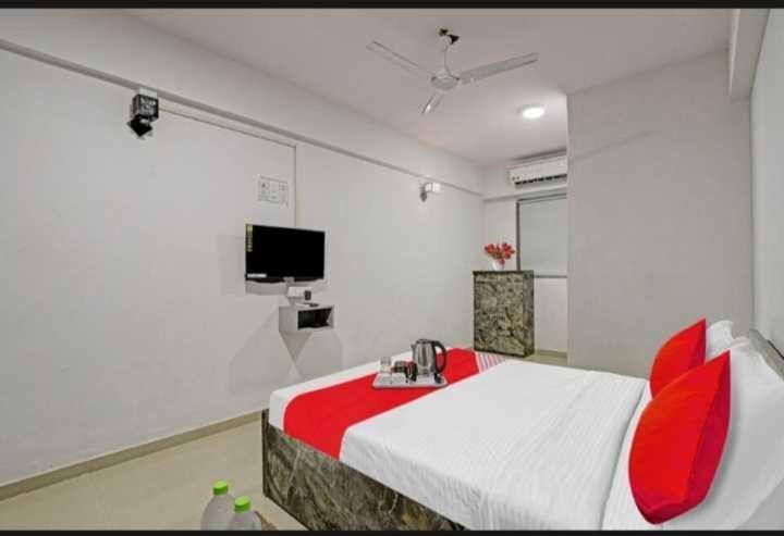Oyo Hotel Apple Inn Surat Eksteriør bilde