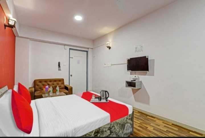 Oyo Hotel Apple Inn Surat Eksteriør bilde
