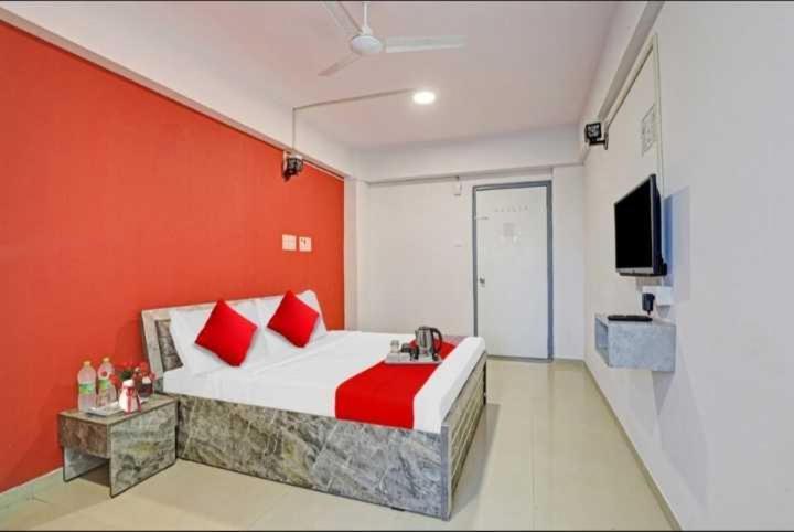 Oyo Hotel Apple Inn Surat Eksteriør bilde