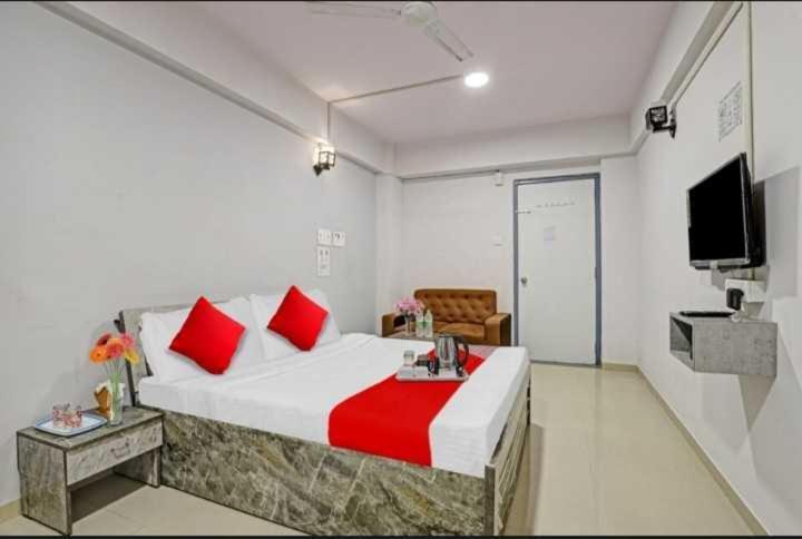 Oyo Hotel Apple Inn Surat Eksteriør bilde